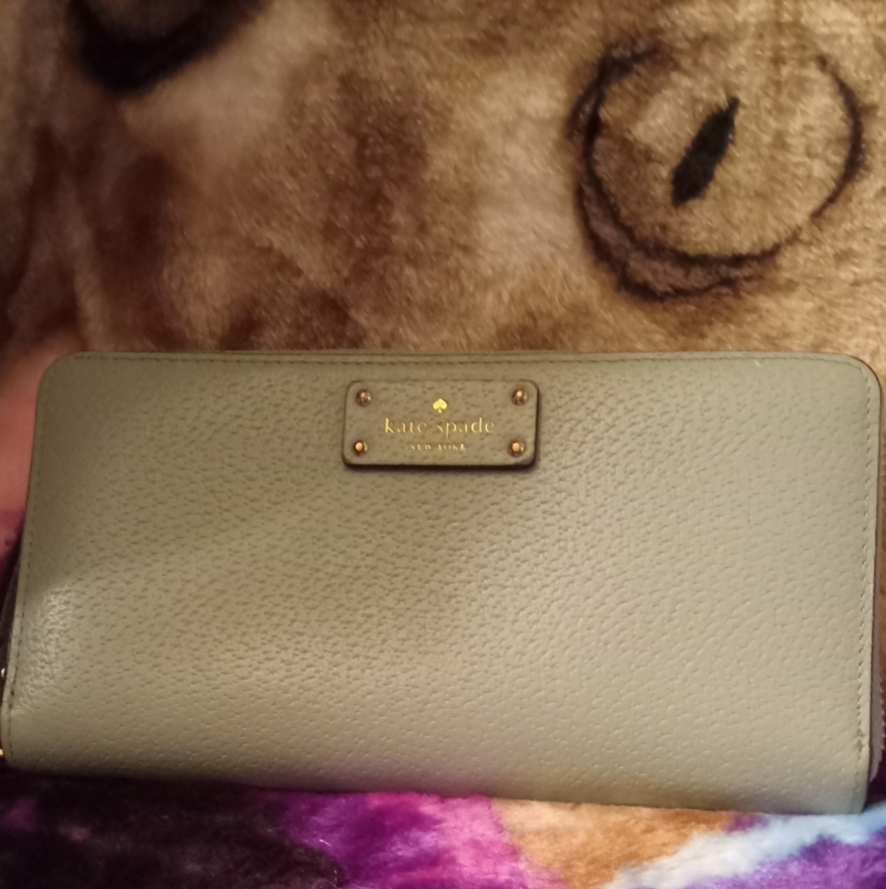 Kate Spade Olive Grove Street Neda Zip Around Continental Leather Wallet EUC